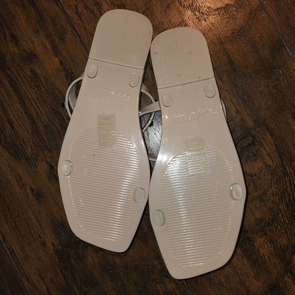NEVER WORN Nude Sandals - Picture 2 of 2